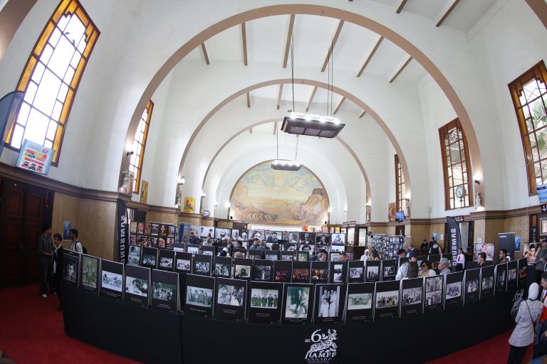 افتتاح معرض “يوسف شاهين والسينما الجزائرية” بمحطة القطار عنابة